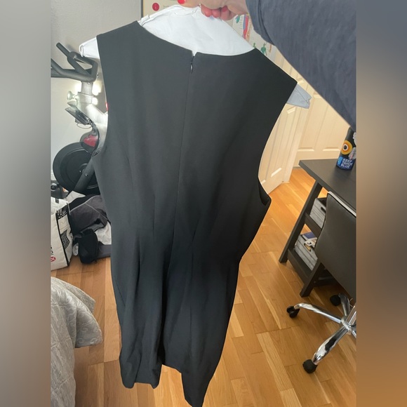 Ann Taylor Mid leg length dress Size 6. Barely worn. Basically new. - Picture 3 of 3